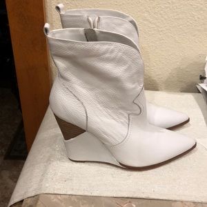 jessica simpson hilrie wedge booties
